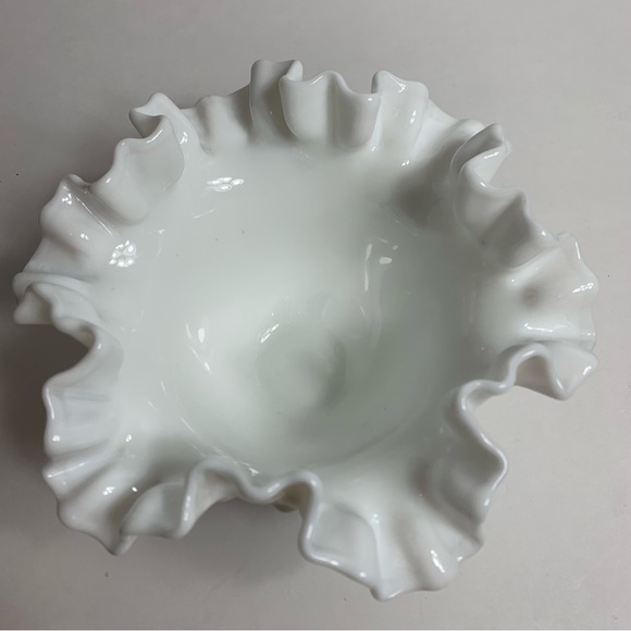 Vintage milk glass hobnail ruffle candy dish bowl. Lovely classic piece - Picture 6 of 11